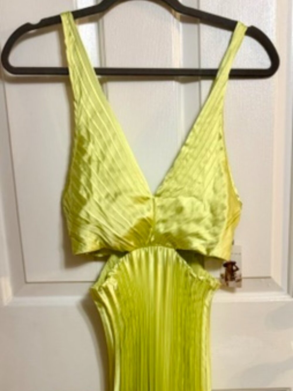 NWT Sincerely Jules Chartreuse Pleated Cutout Maxi Dress Size Small